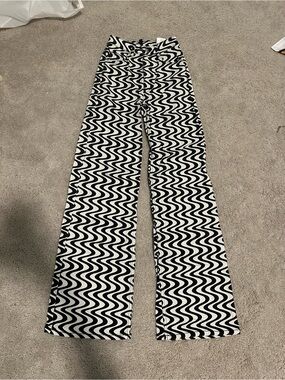 H&M Black and White Wavy Pattern Wide Leg Twill Pants
